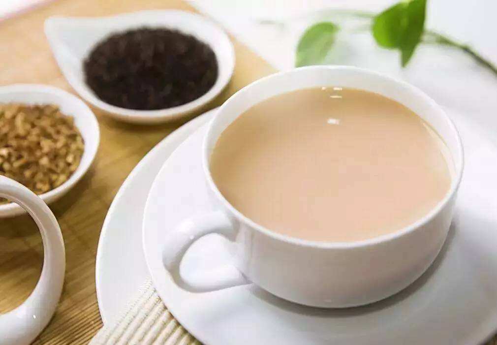 秋天第1杯奶茶的梗是什么_秋天第一杯奶茶说说_秋天第一杯奶茶说说发朋友圈说说