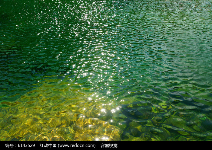 湖水碧绿碧绿的像什么一样_碧绿的白杨树像什么_湖水像什么