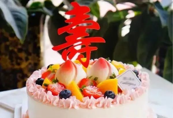 生日蛋糕祝福语八个字_生日贺语大全生日图片_祝福生日快乐的语言和图文